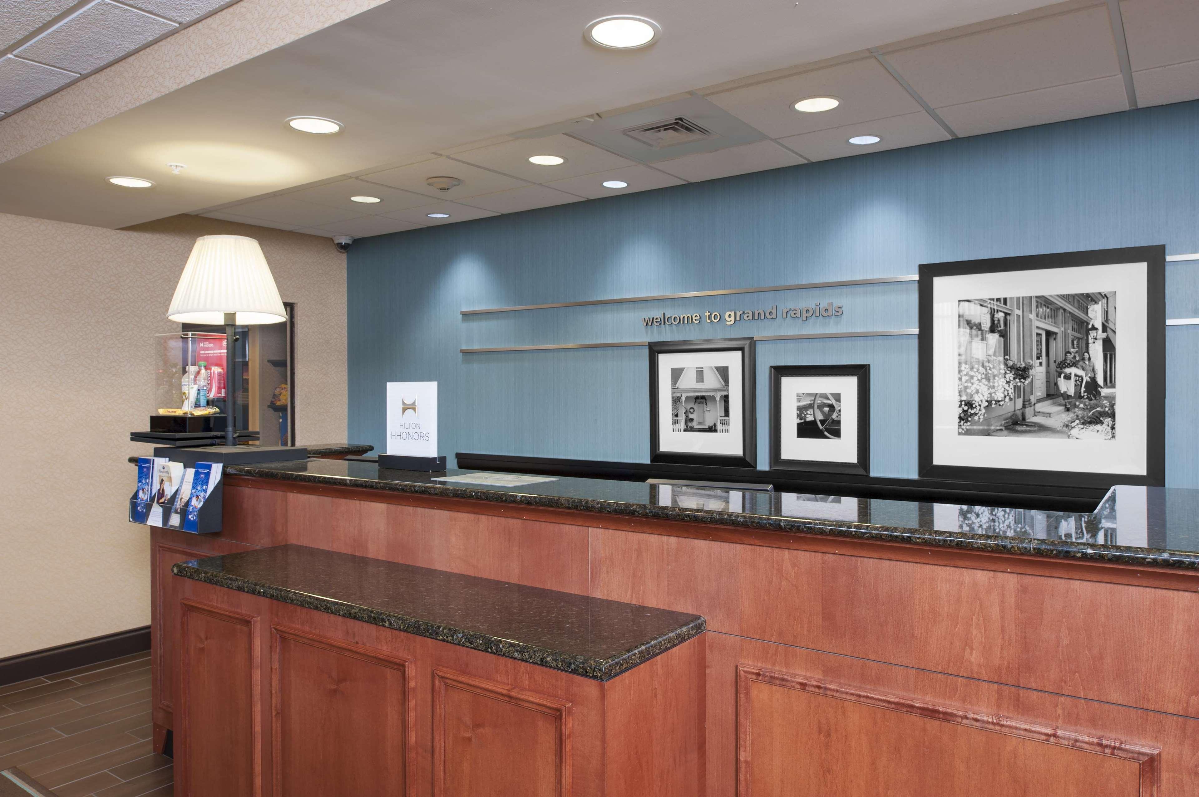Hampton Inn & Suites Grand Rapids-Airport 28Th St Cascade Extérieur photo