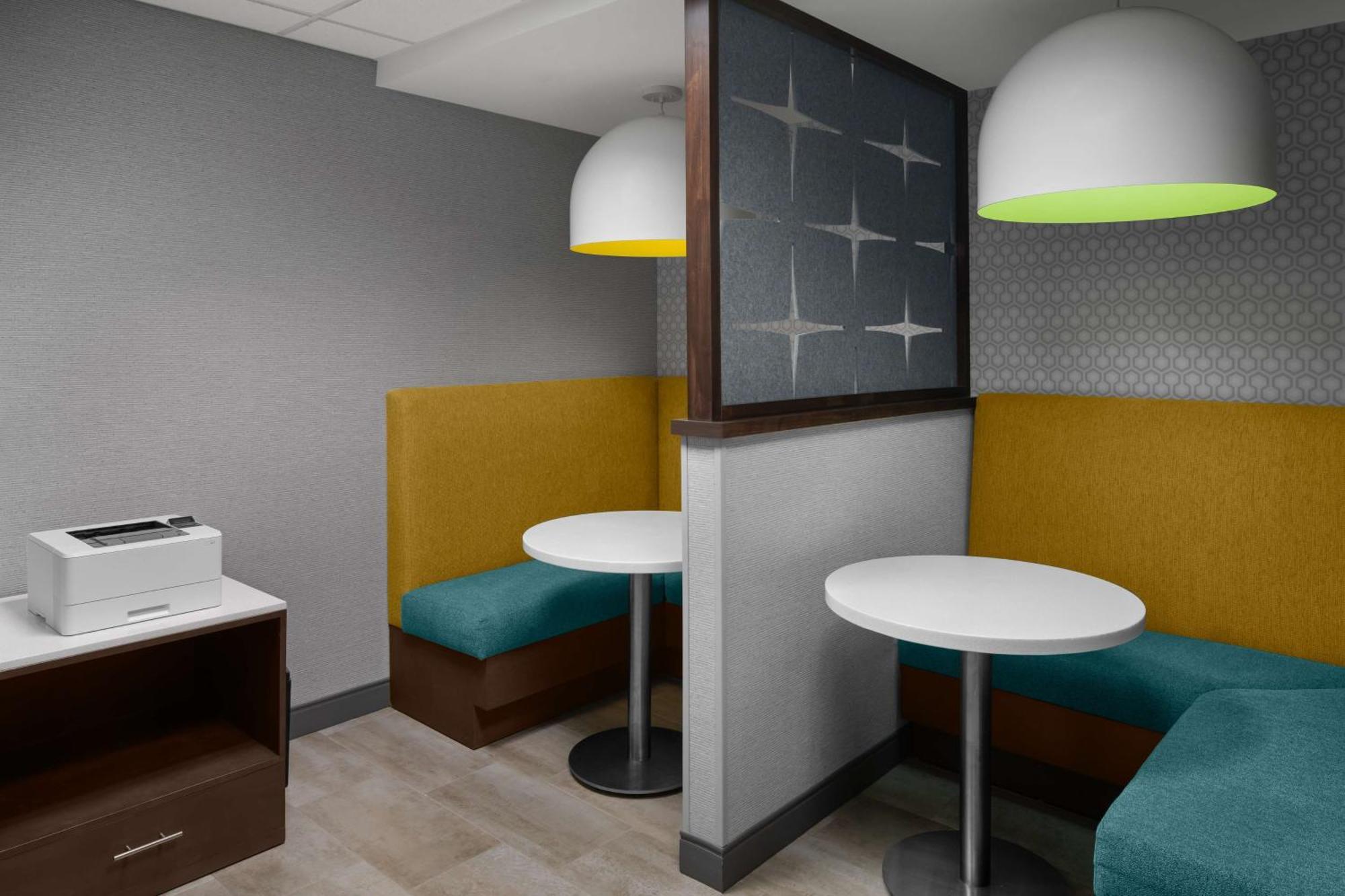 Hampton Inn & Suites Grand Rapids-Airport 28Th St Cascade Extérieur photo