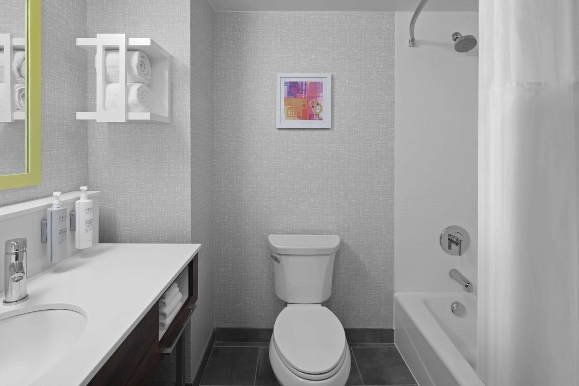 Hampton Inn & Suites Grand Rapids-Airport 28Th St Cascade Extérieur photo